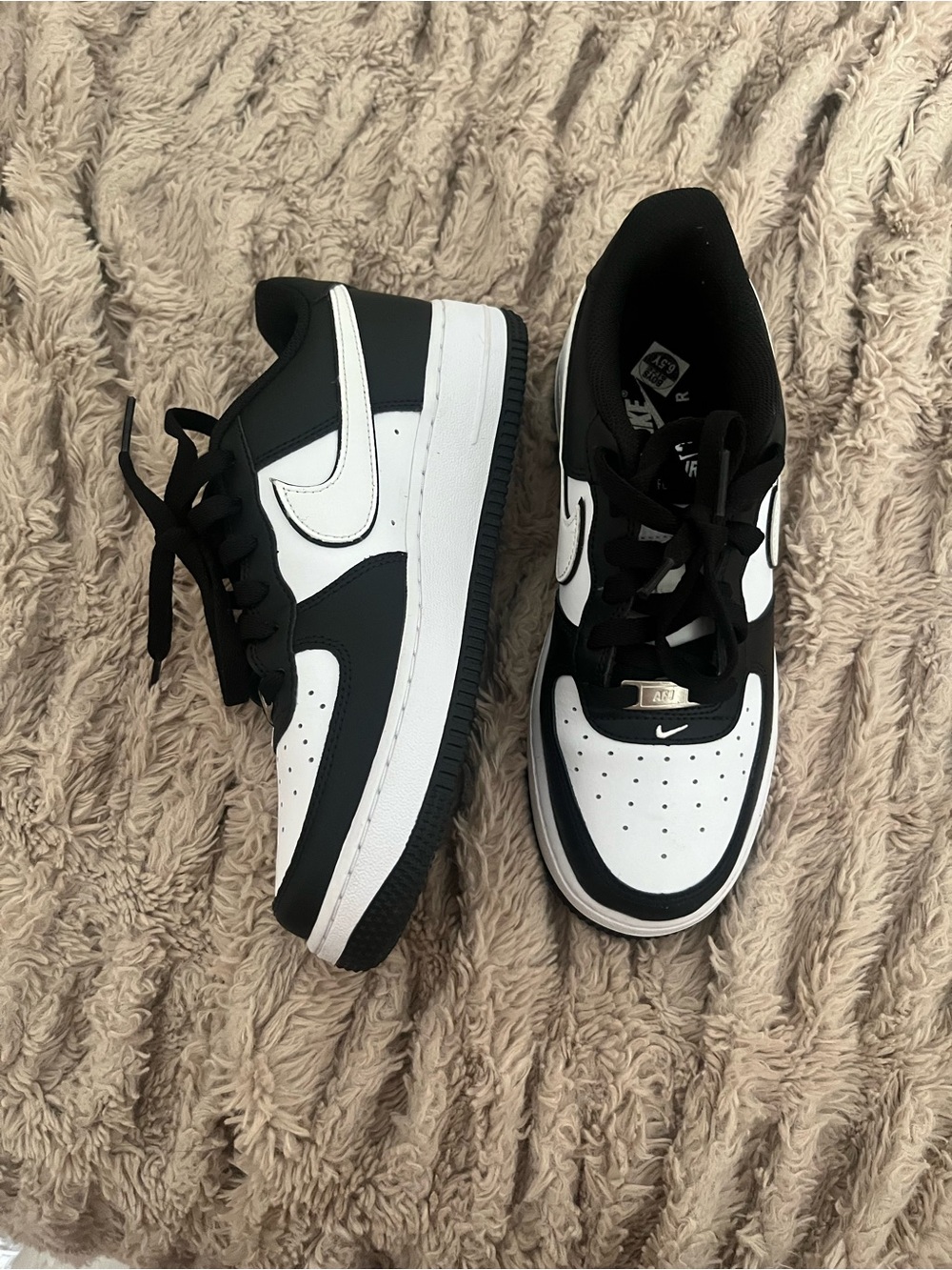 Nike Air Force Black/White Low-Top Sports Sneakers